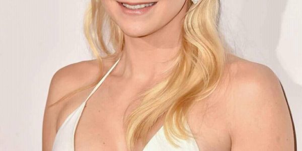 At 49, She Is Still Turning Heads on the Beach—And Hollywood Isn’t Done With Her Yet