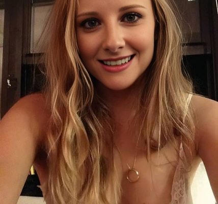 Absolutely Stunning and Unbelievably Radiant — She Nears 50 and Looks More Captivating Than Ever Absolutely Stunning and Unbelievably Radiant — She Nears 50 and Looks More Captivating Than Ever