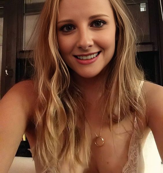 Absolutely Stunning and Unbelievably Radiant — She Nears 50 and Looks More Captivating Than Ever Absolutely Stunning and Unbelievably Radiant — She Nears 50 and Looks More Captivating Than Ever