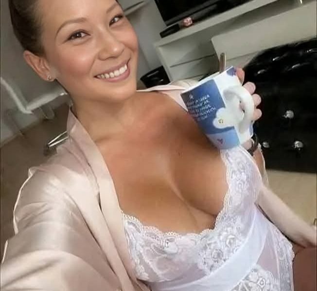 56 and Still Turning Heads: She’s Timeless Charm and Trailblazing Legacy