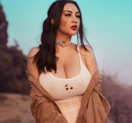 Louisa Khovanski’s Inspiring Journey: From Art Student to Digital Sensation