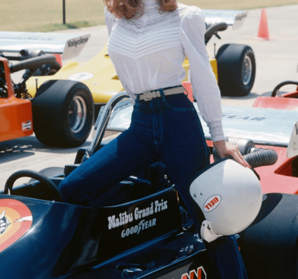 Kimberly McArthur – A Timeless Beauty and Entertainment Icon – U.S.A RETRO